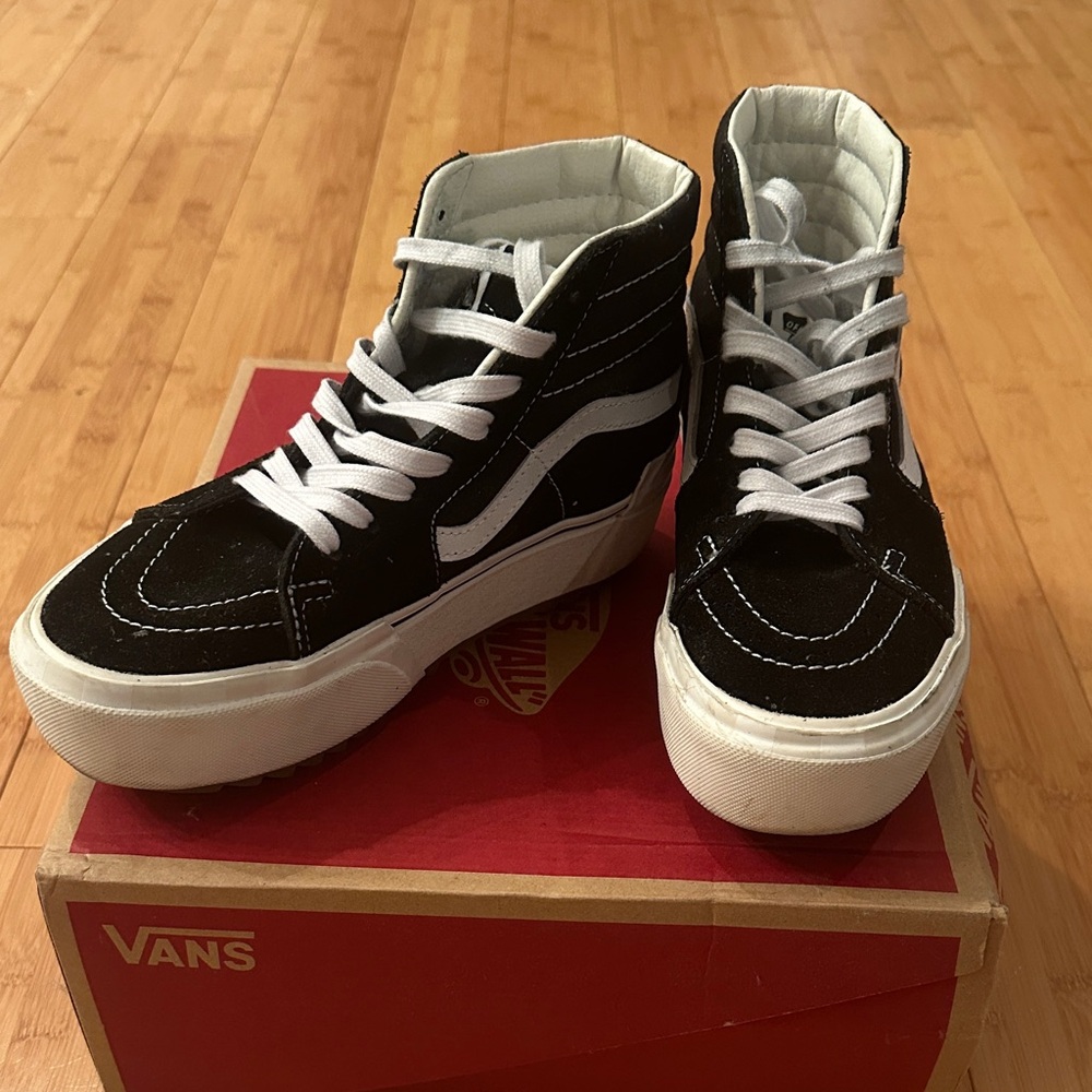 CLASSIC Vans Black and White Platform Sneakers